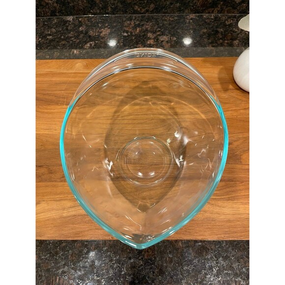 Vintage Pyrex Teal Teardrop Oval Mixing Bowl 2.5QT - Picture 2 of 9